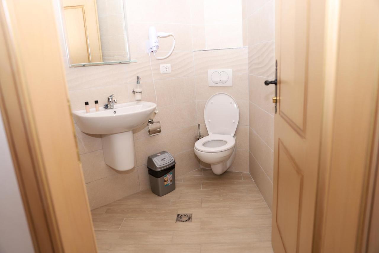 Hotel Borklad Берат Екстер'єр фото